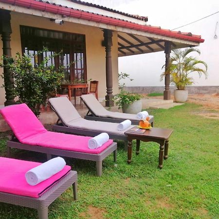 Nalendra Villa - Oceanfront Hikkaduwa Extérieur photo