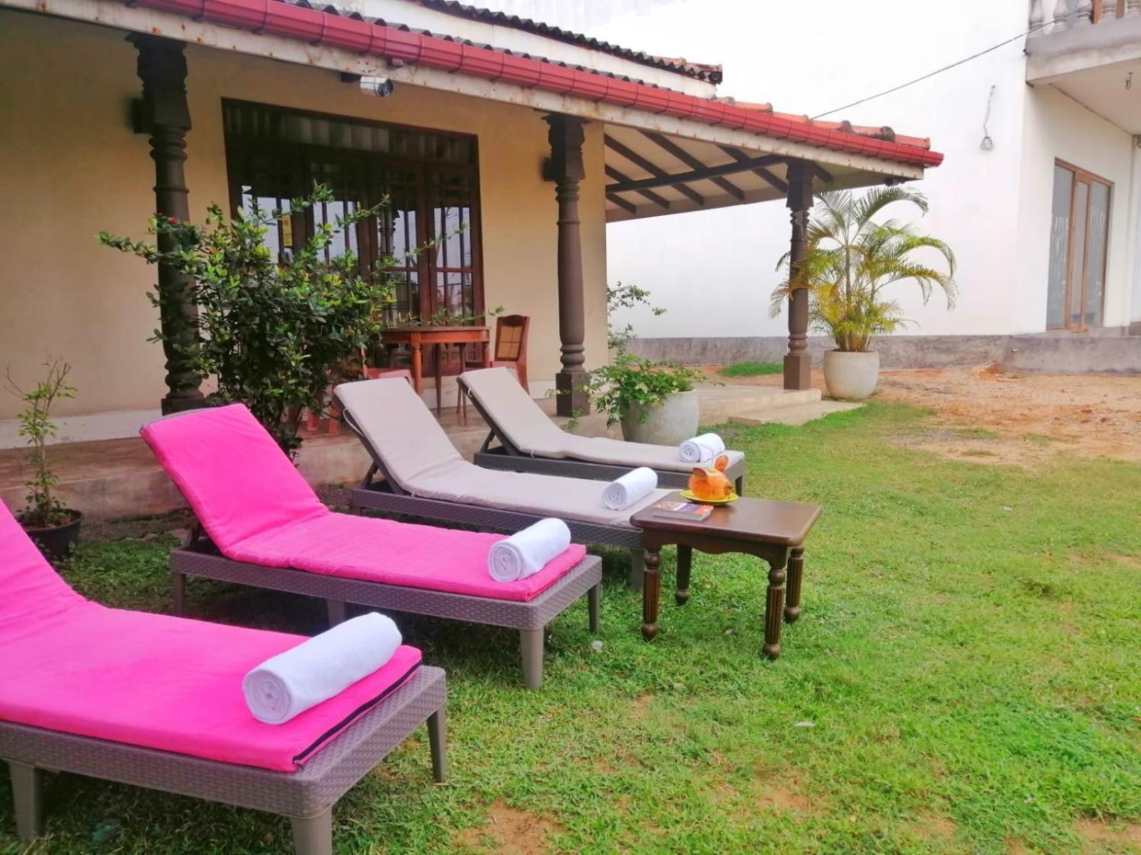 Nalendra Villa - Oceanfront Hikkaduwa Extérieur photo