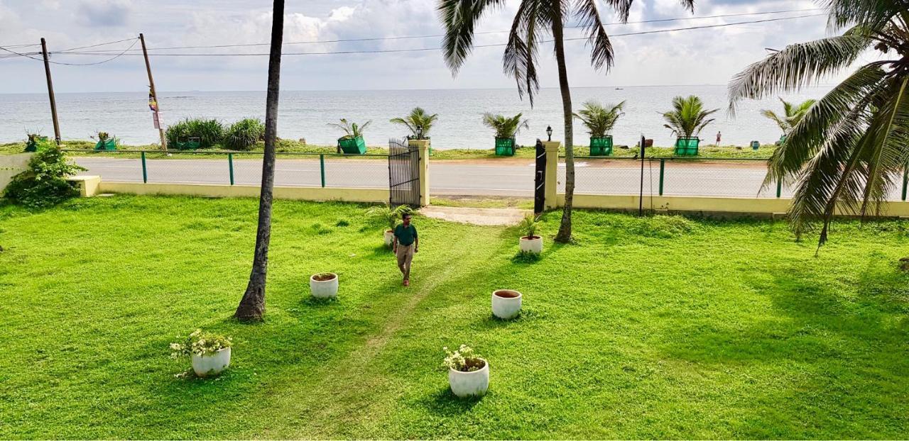 Nalendra Villa - Oceanfront Hikkaduwa Extérieur photo